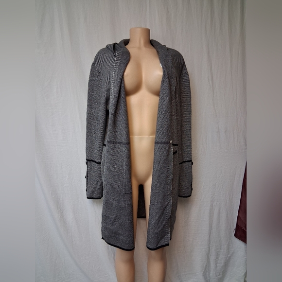 Romimona Black and White Knit Cardigan Size 3XL - Picture 16 of 16